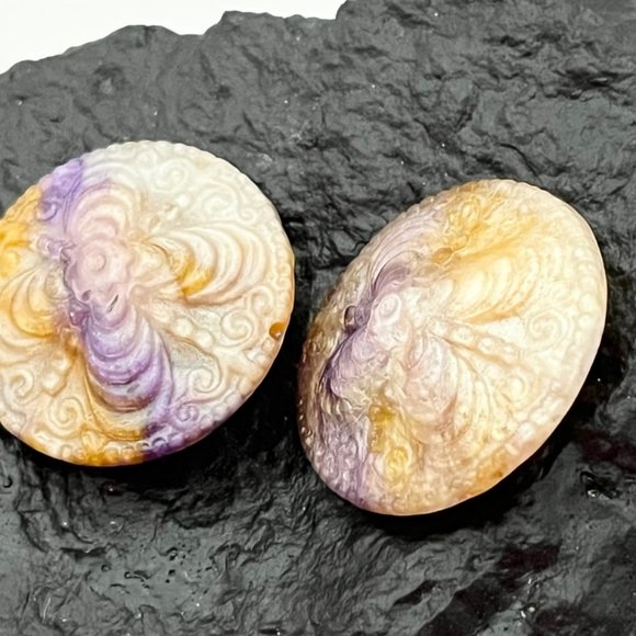 CELLULOID CARVED EARRINGS, ASIAN HAT SHAPED CLIP-ON, VERY SHINY COLORFUL DAINTY - Picture 1 of 6